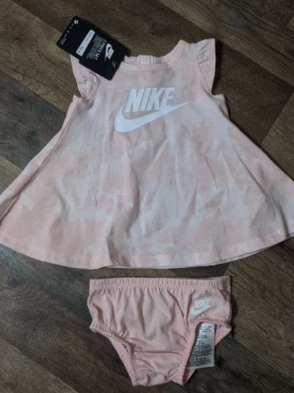 The Nike Sportswear Dress Kids Siz 0-3 Months